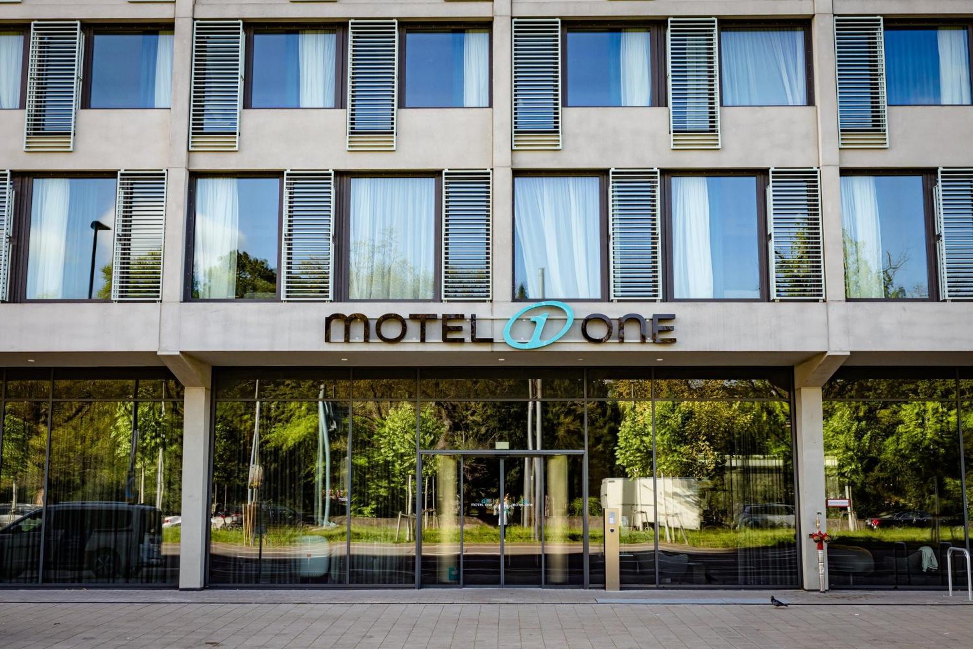Motel One Karlsruhe Bagian luar foto
